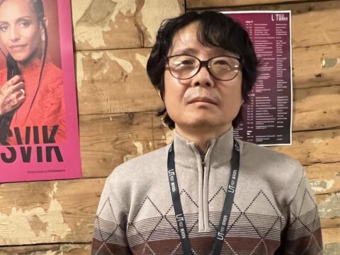 Han lærte å male for regimet. Nå maler han mot det. 1 12 v2