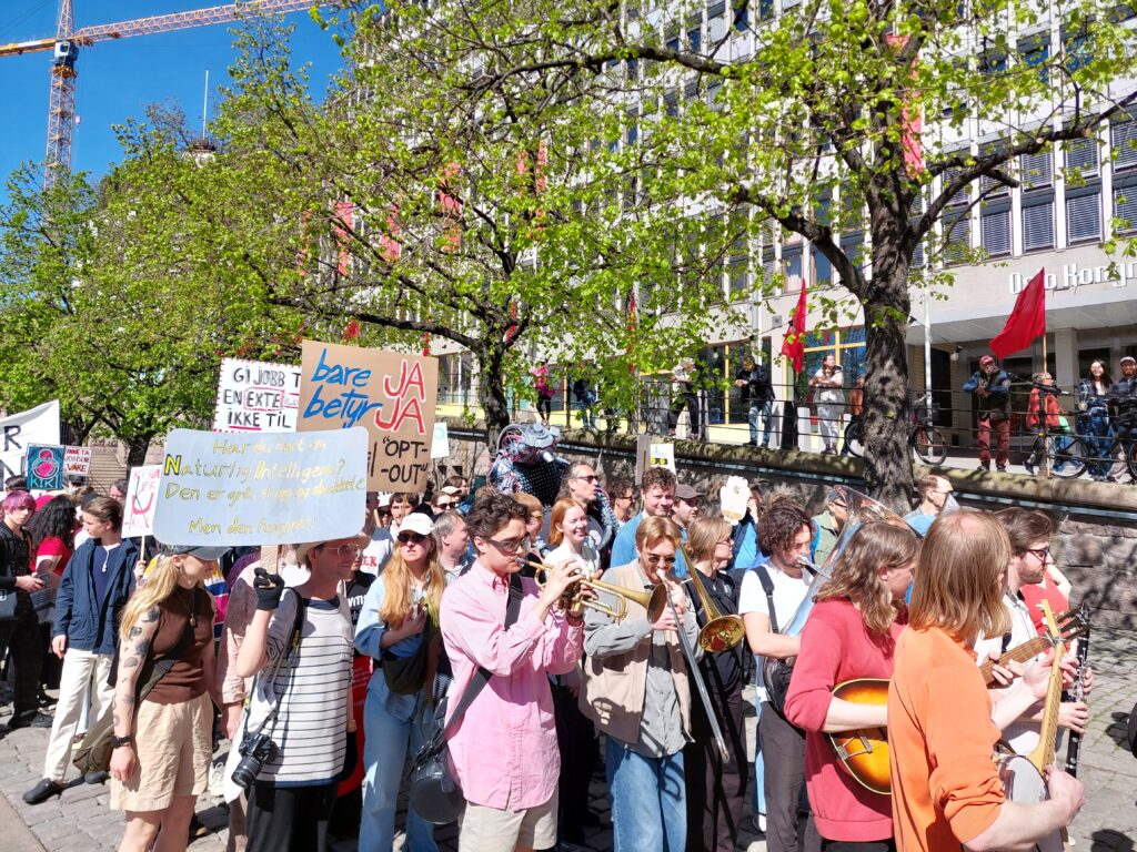 Protest mot harry og schtøggt 3 MAI 04