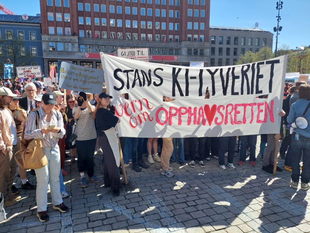 Protest mot harry og schtøggt 2 MAI O1